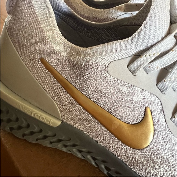 Nike Epic React Women’s 9 - Picture 5 of 10